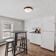 2nd Flr Large 1 Bed - Short to Midterm Rental